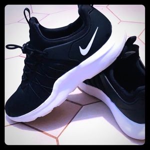 Men’s Nike Darwin shoes